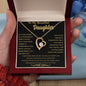 Collar de corazón de oro con el mensaje "A mi hermosa hija: endereza tu corona"