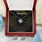 Conjunto de regalo de collar y aretes con nudo de amor en oro blanco "Para mi hermosa hija: endereza tu corona"