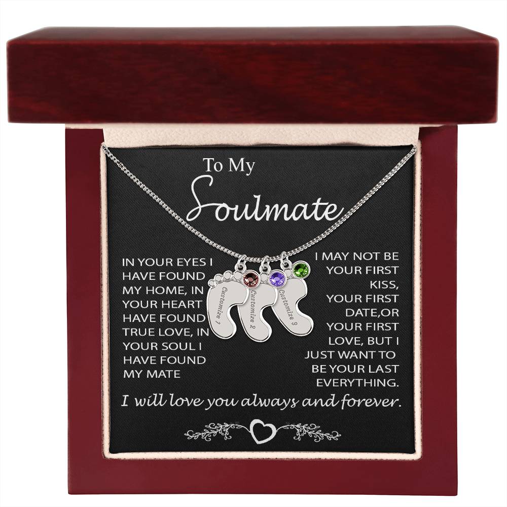 Colar com pedras de nascimento gravadas em forma de pés de bebê para presente de alma gêmea "Seu último tudo"