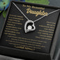 Collar de corazón de oro con el mensaje "A mi hermosa hija: endereza tu corona"