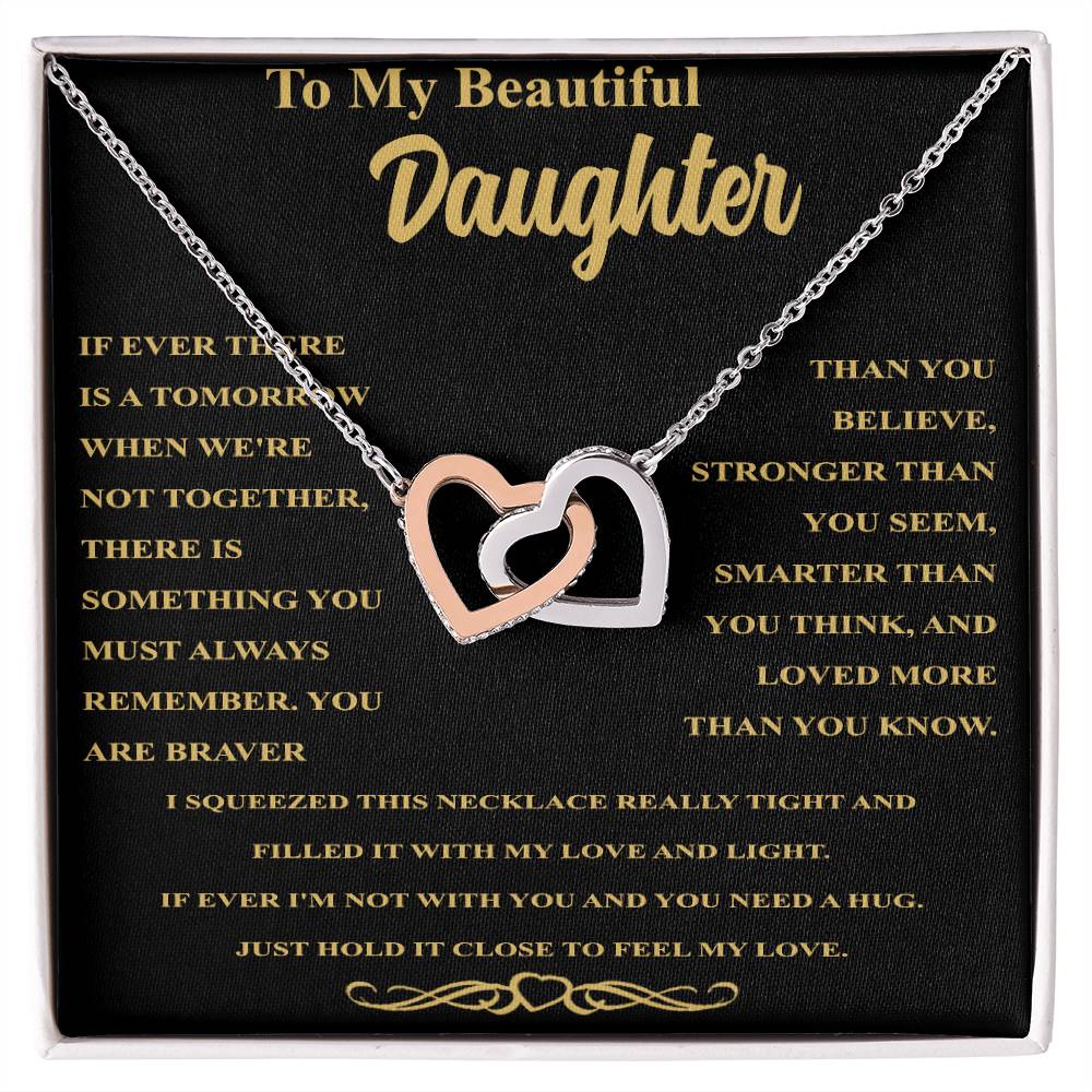Collar de corazones entrelazados en oro "A mi bella hija: endereza tu corona"