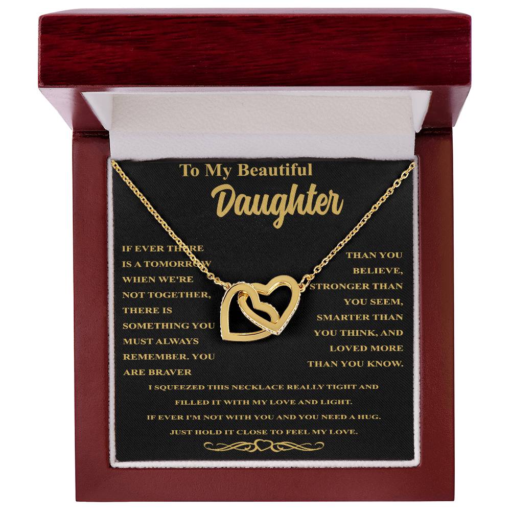 Collar de corazones entrelazados en oro "A mi bella hija: endereza tu corona"