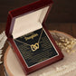 Collar de corazones entrelazados en oro "A mi bella hija: endereza tu corona"