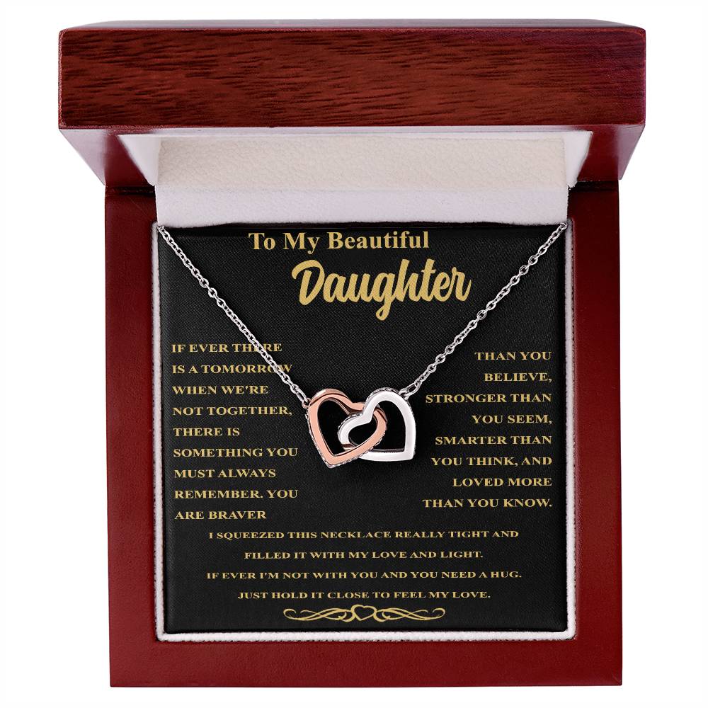 Collar de corazones entrelazados en oro "A mi bella hija: endereza tu corona"