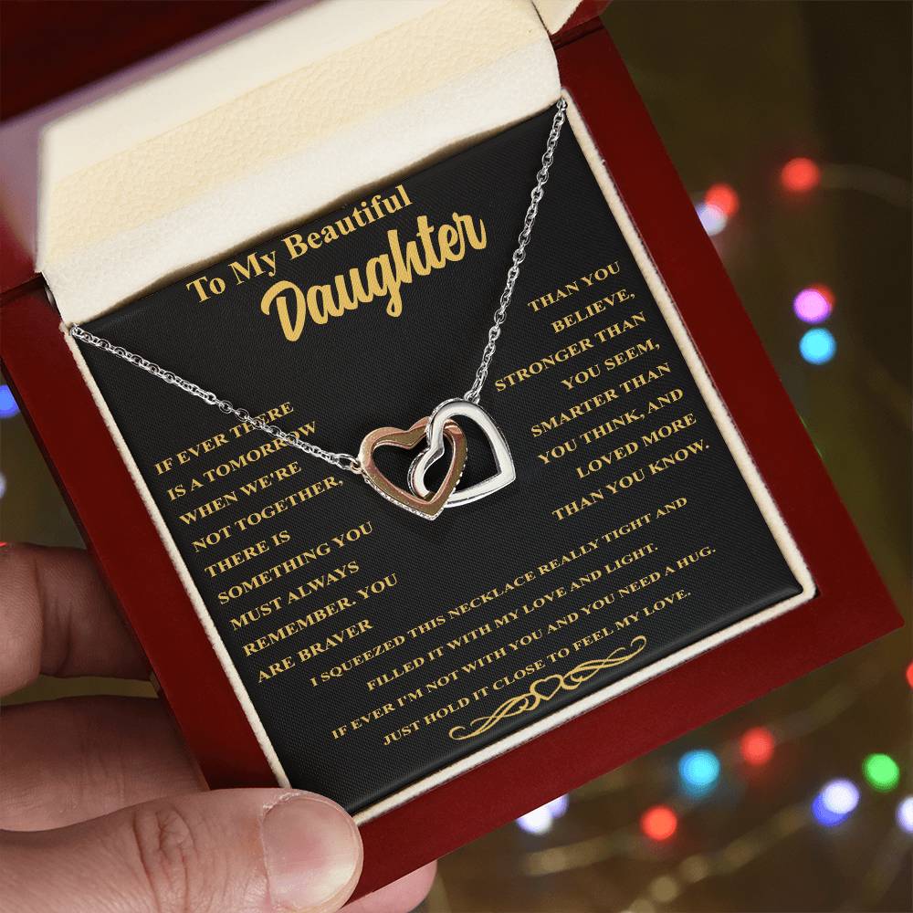 Collar de corazones entrelazados en oro "A mi bella hija: endereza tu corona"